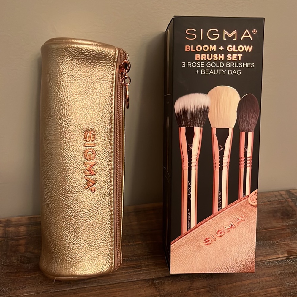 Sigma Bloom + Glow Brush Set (3-piece brush set plus storage bag)